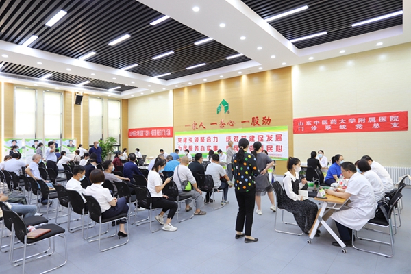 黨建引領(lǐng)聚合力，結(jié)對(duì)共建促發(fā)展  為民服務(wù)辦實(shí)事，惠民義診暖民心——山東中醫(yī)藥大學(xué)附屬醫(yī)院門(mén)診管理服務(wù)黨支部和管理公司機(jī)關(guān)黨支部舉行黨建共建協(xié)議簽約儀式